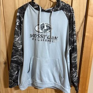 Mossy Oak Men's Light Gray and Camo Fishing Hoodie